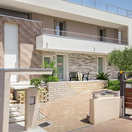 Villa Aurora-Holiday Home Apt 2 Bardolino Buitenkant foto