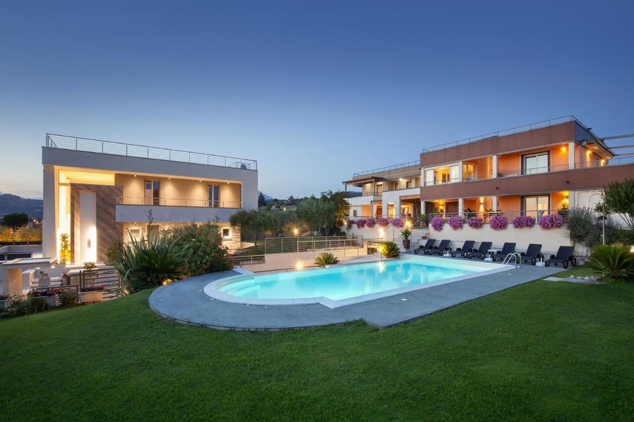 Villa Aurora-Holiday Home Apt 2 Bardolino Buitenkant foto