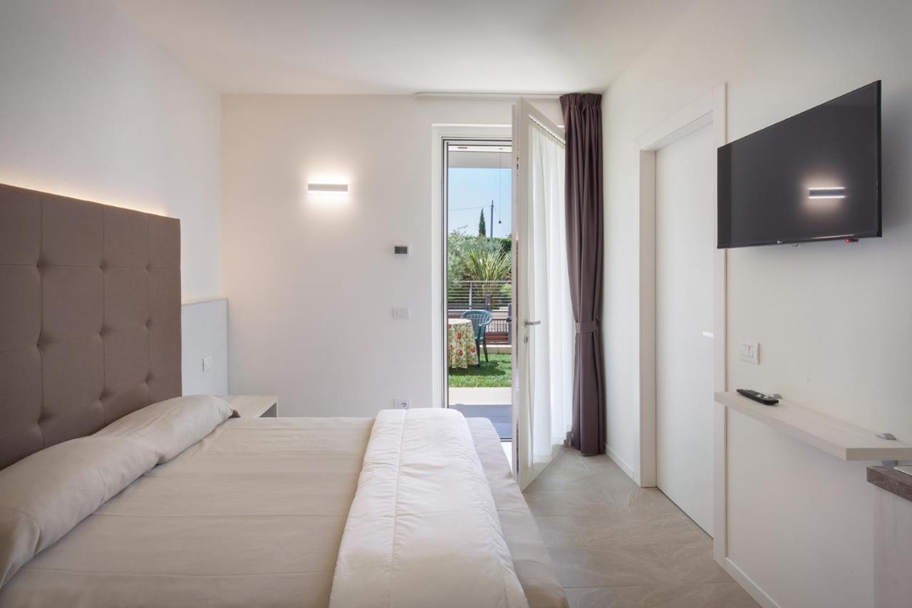 Villa Aurora-Holiday Home Apt 2 Bardolino Buitenkant foto