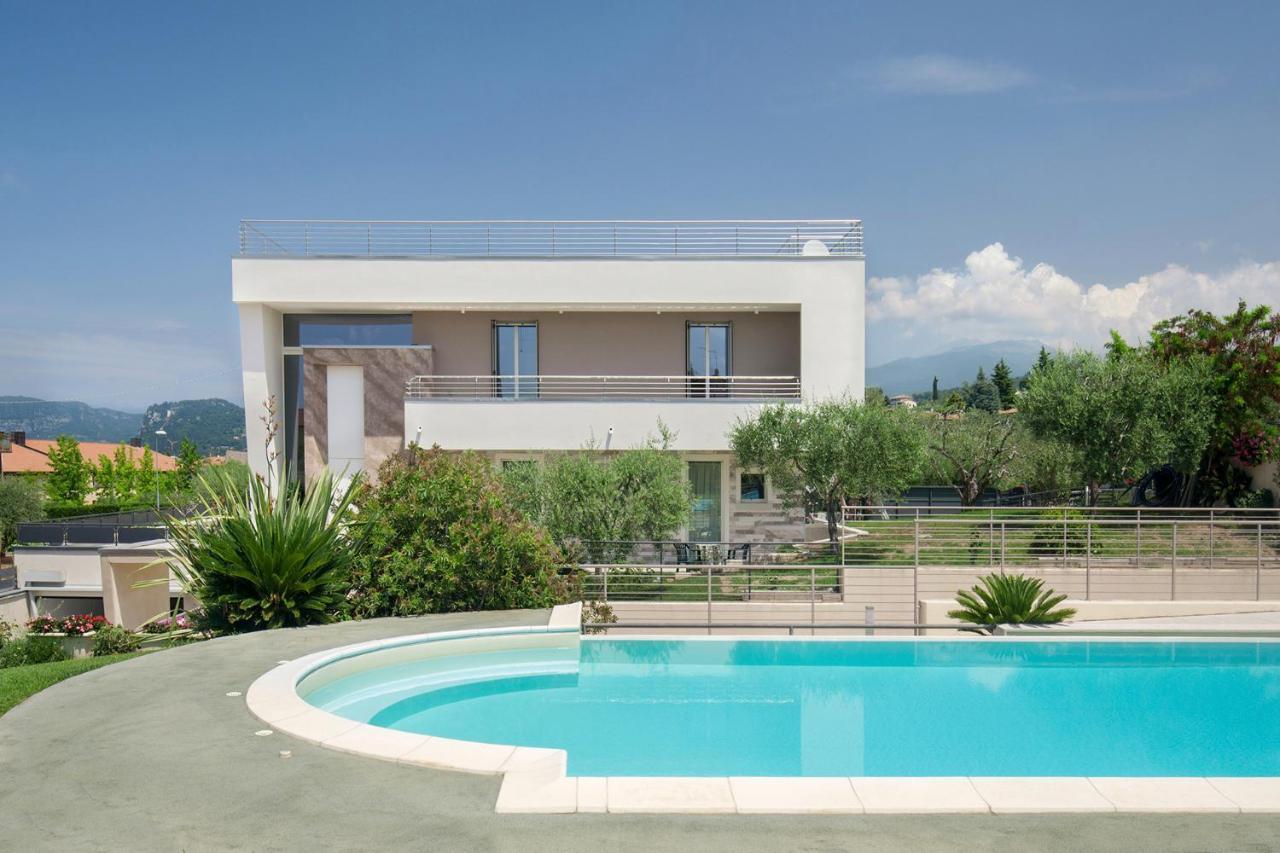 Villa Aurora-Holiday Home Apt 2 Bardolino Buitenkant foto