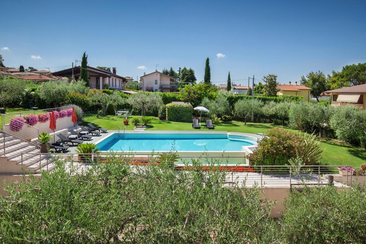 Villa Aurora-Holiday Home Apt 2 Bardolino Buitenkant foto