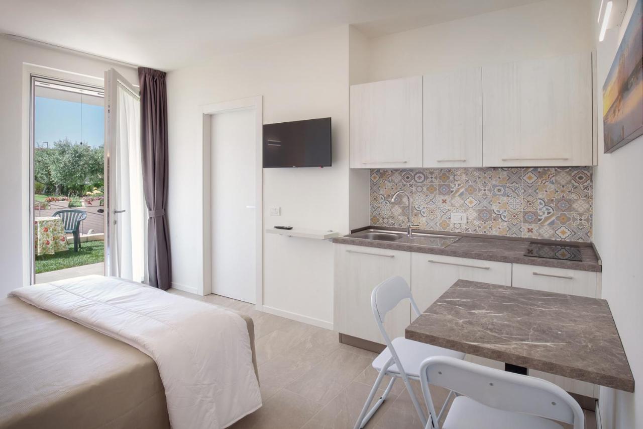 Villa Aurora-Holiday Home Apt 2 Bardolino Buitenkant foto