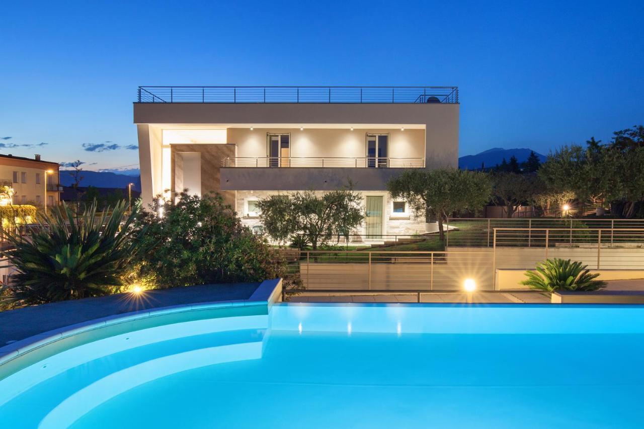 Villa Aurora-Holiday Home Apt 2 Bardolino Buitenkant foto